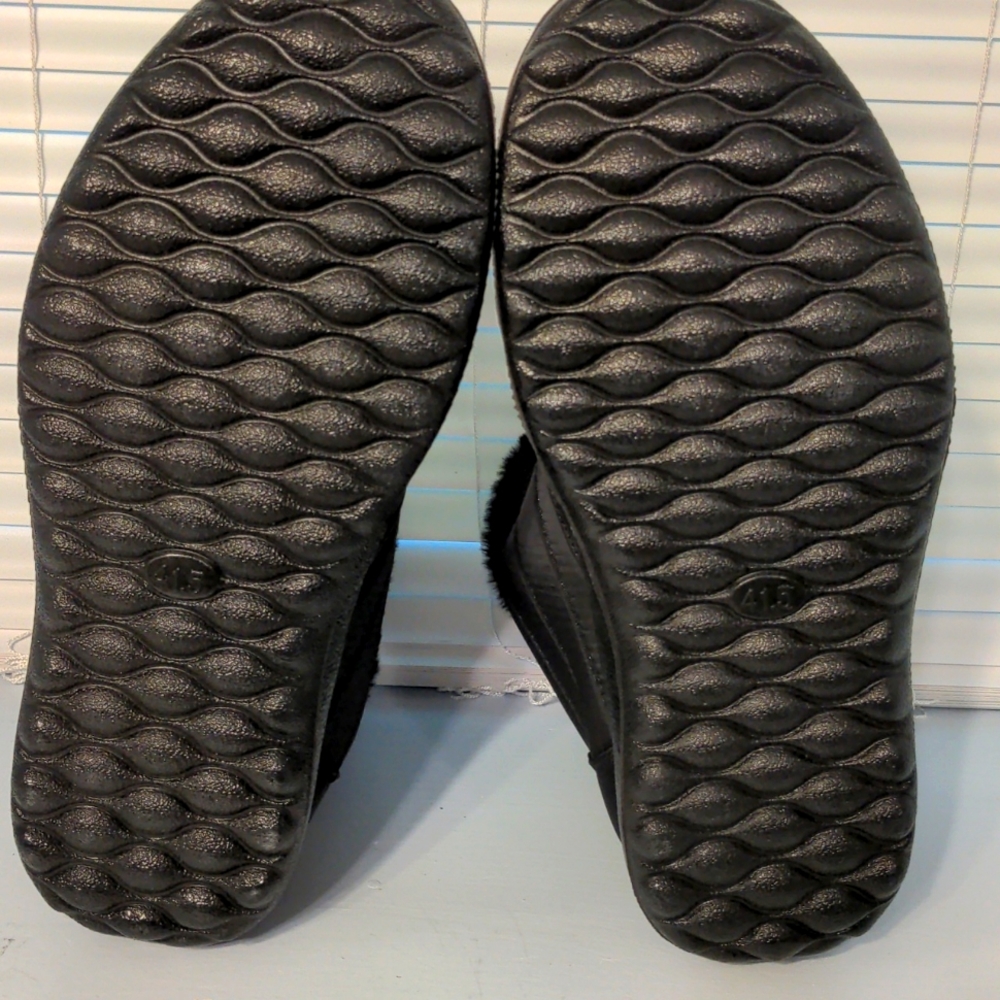 🪻 PRICE DROP...Boots 🪻 - Picture 3 of 8